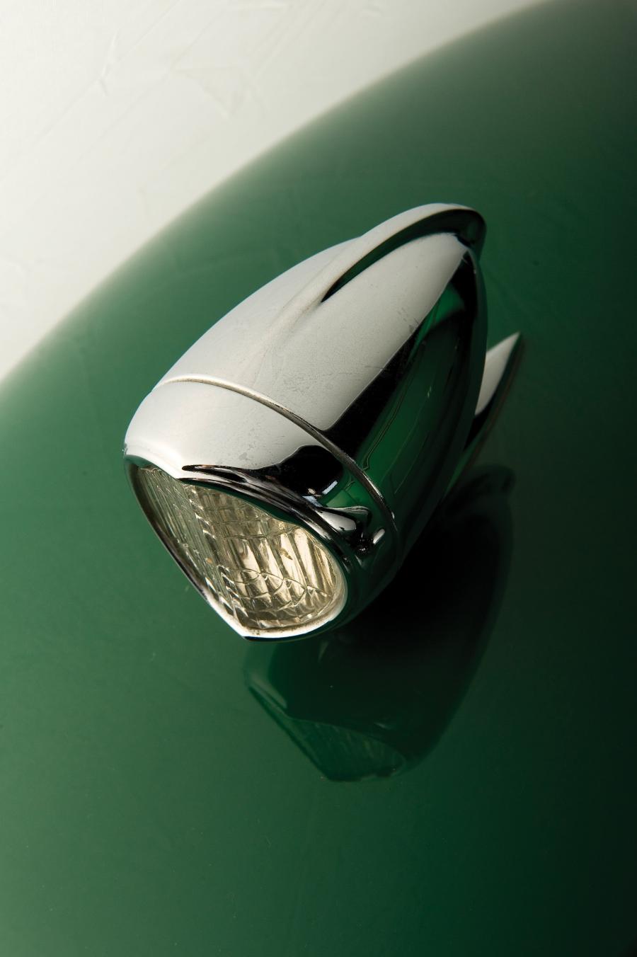 Детали экстерьера Packard Twelve Phaeton 1934 года  (фото 5 из 46)